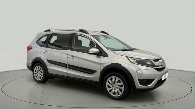 https://images10.gaadi.com/usedcar_image/4546418/original/e18e81cb603ccb14e34dbc6aef252784.jpg?imwidth=6400