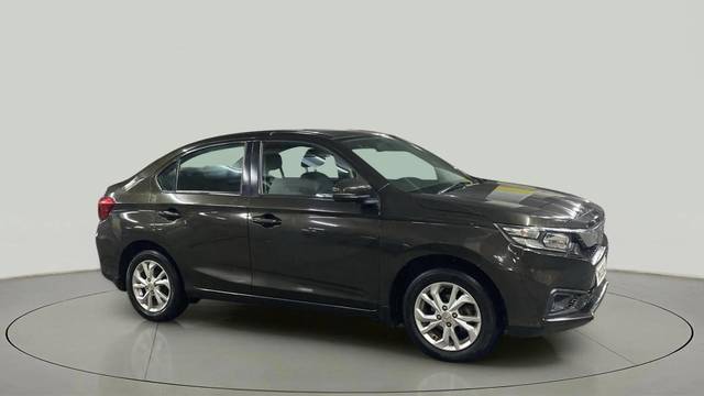https://images10.gaadi.com/usedcar_image/4546422/original/1cc398a073b118139cf7dc5b687d7e55.jpg?imwidth=6400