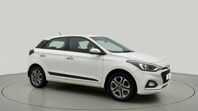 https://images10.gaadi.com/usedcar_image/4546436/original/ac52e928e54ef9e9086f2a1ef0846493.jpg?imwidth=6400