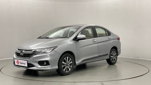 https://images10.gaadi.com/usedcar_image/4546446/original/e284ba281ee24ff0b16f2d60d7ec358c.JPG?imwidth=6400
