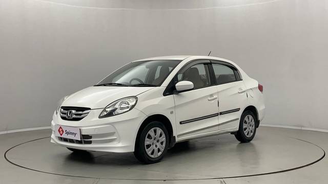 https://images10.gaadi.com/usedcar_image/4546449/original/40d6b94bcefeaecc475636b24c4cbb0d.JPG?imwidth=6400
