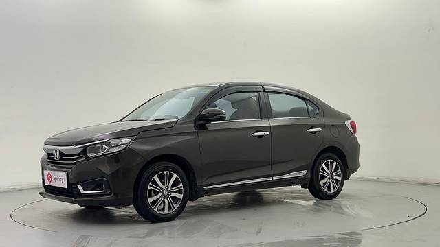 https://images10.gaadi.com/usedcar_image/4546458/original/b49cea90f787ad2ad350e21e1b365505.JPG?imwidth=6400