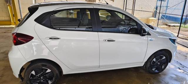 https://images10.gaadi.com/usedcar_image/4546470/original/processed_3327fd45-b8eb-4cb3-83f9-ea2cd36f95aa.jpg?imwidth=6401