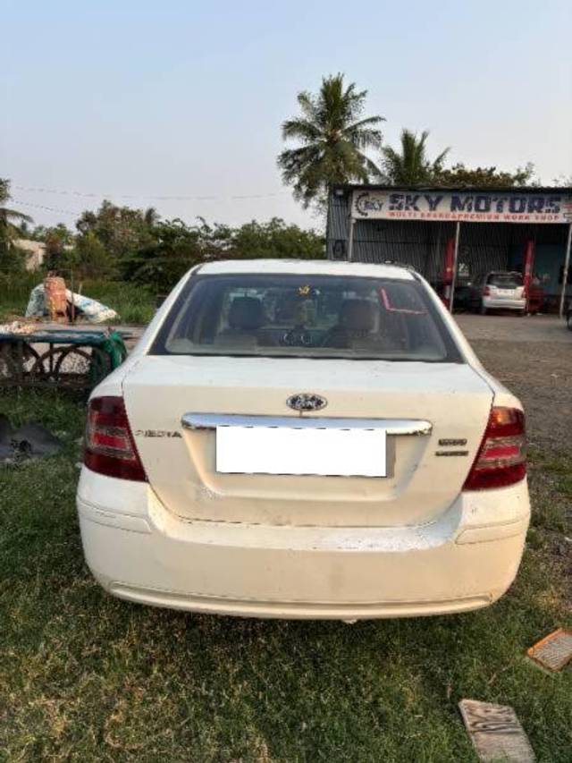 https://images10.gaadi.com/usedcar_image/4546489/original/processed_e8188ca9-a885-4759-99eb-63d966795952.jpg?imwidth=6401
