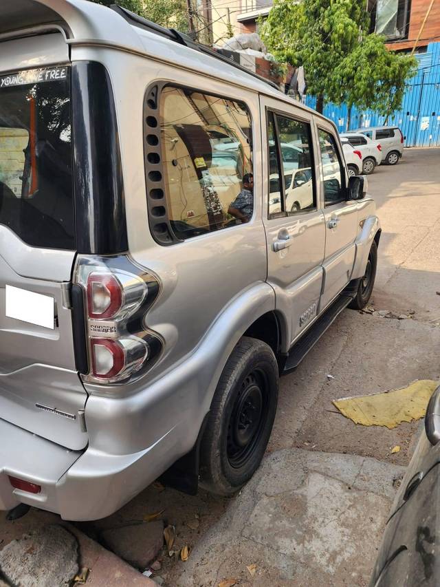 https://images10.gaadi.com/usedcar_image/4546498/original/processed_9a025b87bef98887b80e5d43b008e2fd.jpeg?imwidth=6400