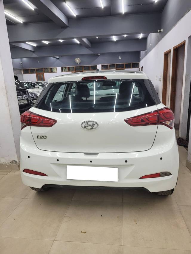 https://images10.gaadi.com/usedcar_image/4546532/original/processed_ec057899dd0d6d867f74dbcd8856bf95.jpg?imwidth=6402