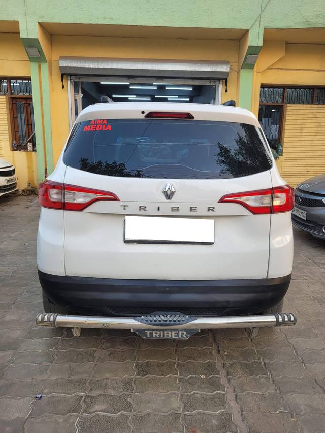 https://images10.gaadi.com/usedcar_image/4546533/original/processed_1e5efa32374f0f607e4173a4d02ae1b3.jpg?imwidth=6401