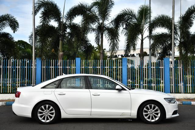 https://images10.gaadi.com/usedcar_image/4546578/original/fdacfb3fa8450a61316050cb7dffcfca.jpg?imwidth=6401