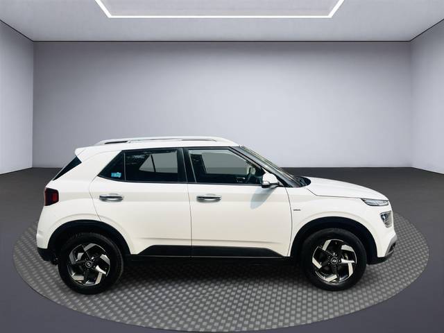 https://images10.gaadi.com/usedcar_image/4546634/original/47b6a9dc8f8205210e17b722e65c40cf.jpg?imwidth=6401