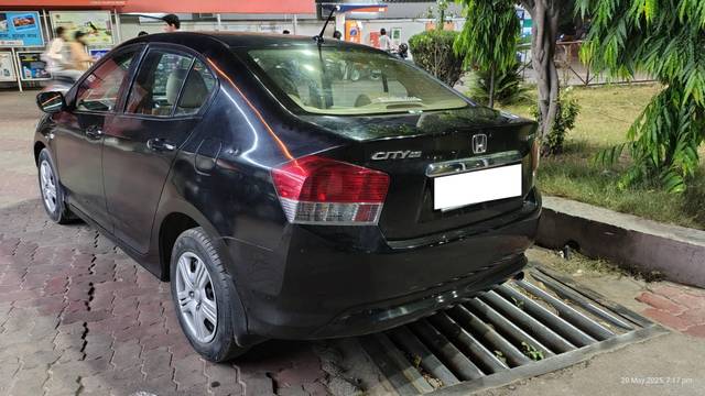 https://images10.gaadi.com/usedcar_image/4546645/original/processed_f300da81b7b226864da02c2d6b94ab46.jpg?imwidth=6402