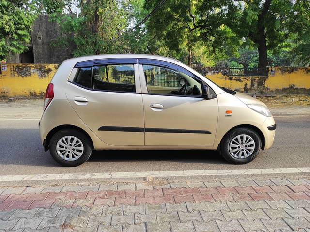 https://images10.gaadi.com/usedcar_image/4546648/original/processed_c92c4ff190009a1cb711f818f7a37589.jpg?imwidth=6401