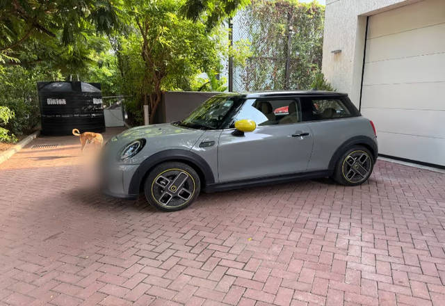 https://images10.gaadi.com/usedcar_image/4546667/original/896340f5-7467-4b89-a92a-fe164763e7a3.?imwidth=6402