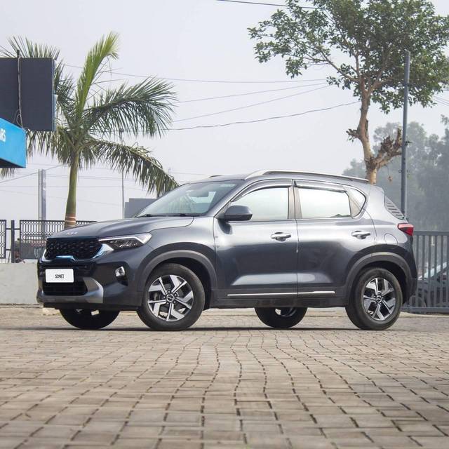 https://images10.gaadi.com/usedcar_image/4546679/original/processed_a6e8dac3c5f2afd8cd2718f3835b2195.jpg?imwidth=6400