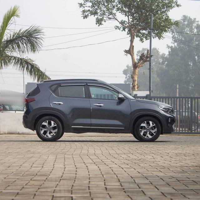 https://images10.gaadi.com/usedcar_image/4546679/original/processed_fc6d43bf96f9b1aae0647892df484b20.jpg?imwidth=6401
