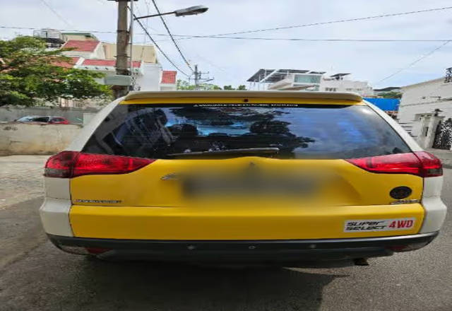 https://images10.gaadi.com/usedcar_image/4546687/original/90a8240d-ea16-4e2c-bcce-e8a1ccf00bbc.?imwidth=6402