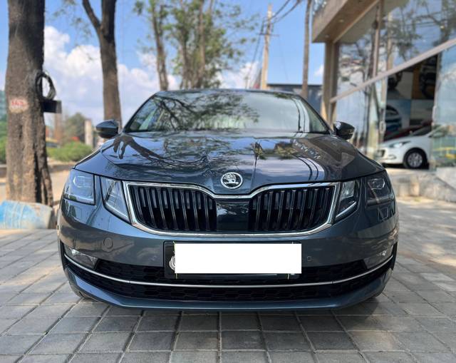 https://images10.gaadi.com/usedcar_image/4546745/original/processed_e3a20a1da91ff05afa831a5bc428ae8f.jpg?imwidth=6402