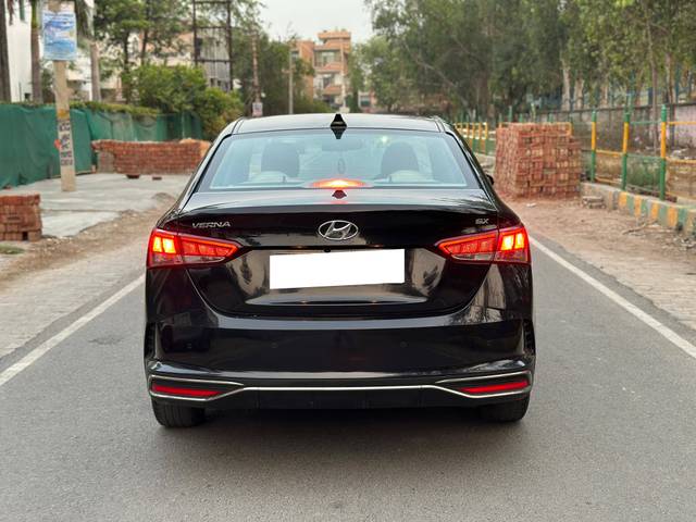 https://images10.gaadi.com/usedcar_image/4546749/original/processed_1af5b487dccbc9005f5479d01581d7bc.jpg?imwidth=6401