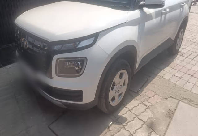https://images10.gaadi.com/usedcar_image/4546762/original/9463b15e-4241-4d1d-a478-cae63853e6c9.?imwidth=6400