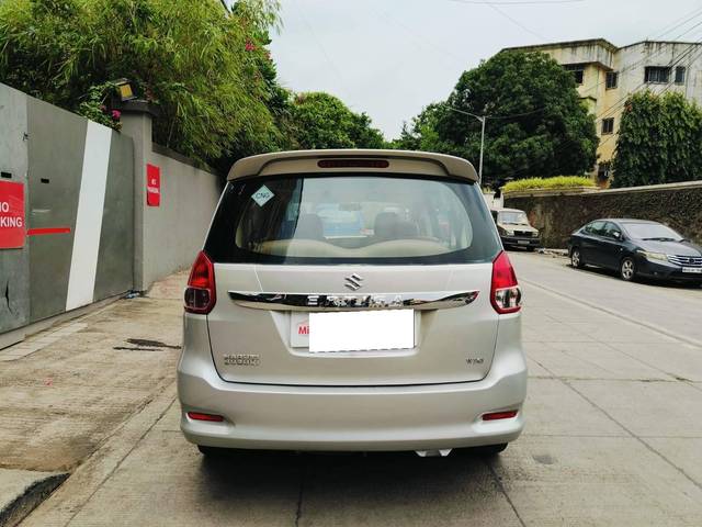 https://images10.gaadi.com/usedcar_image/4546776/original/processed_9fe17d9766d13b6af93963d7b4719525.jpeg?imwidth=6402