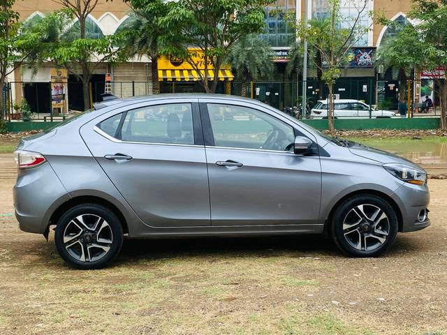https://images10.gaadi.com/usedcar_image/4546778/original/processed_9139b59bdbe023401c783a2c54090368.jpg?imwidth=6401
