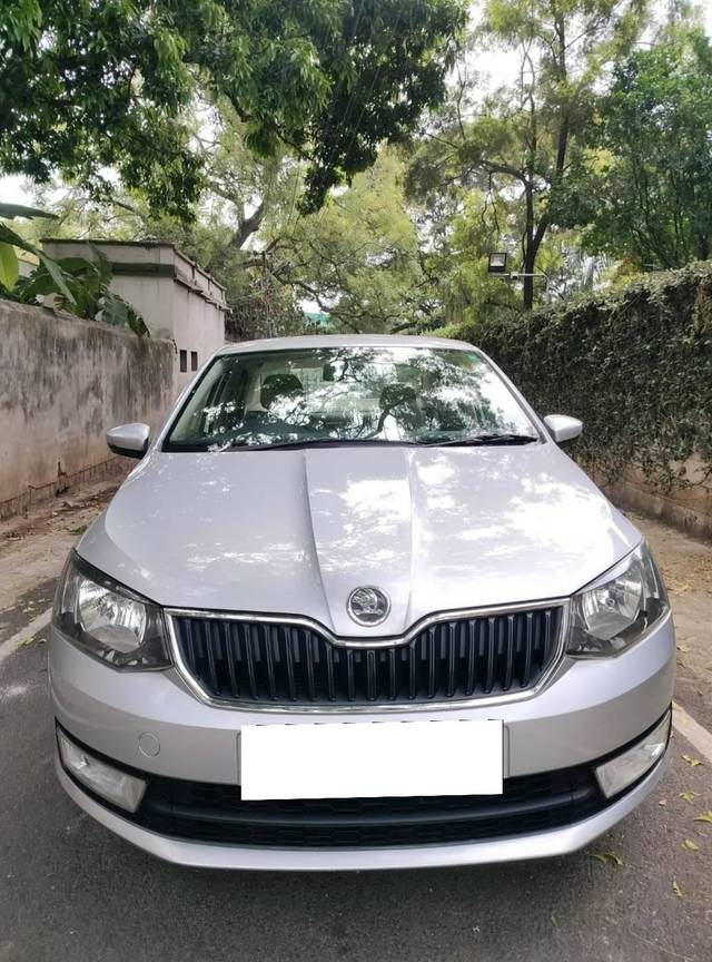 https://images10.gaadi.com/usedcar_image/4546790/original/processed_2eae0538-ce80-4c2f-b4c0-815d6f2d1cf7.jpg?imwidth=6400