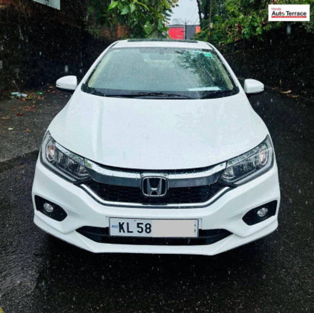 https://images10.gaadi.com/usedcar_image/4546823/original/da3342d4913c5a4697f9fb1167f83f1d.jpg?imwidth=6400