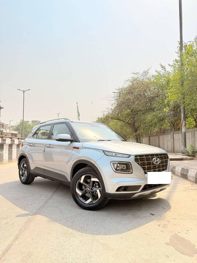 https://images10.gaadi.com/usedcar_image/4546824/original/processed_666a099a54dfdc024439c2a9b6725858.jpeg?imwidth=6400