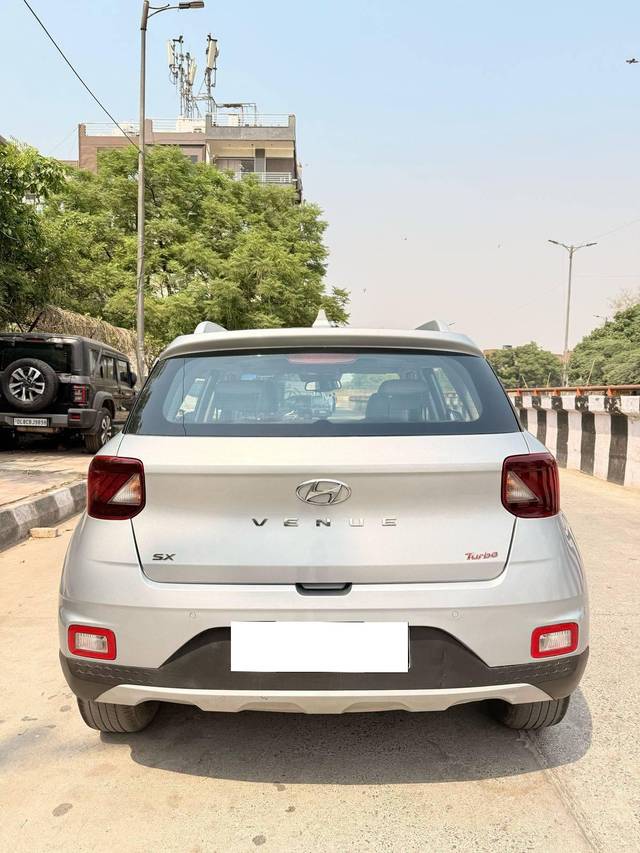 https://images10.gaadi.com/usedcar_image/4546824/original/processed_705d452dacadba137a035cd5aba81419.jpeg?imwidth=6401