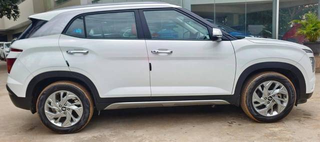 https://images10.gaadi.com/usedcar_image/4546853/original/processed_b2dacb9df99e28851b5d657a2df2a7f6.jpg?imwidth=6401