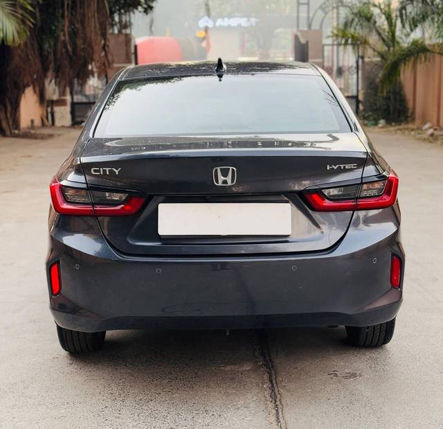 https://images10.gaadi.com/usedcar_image/4546866/original/processed_31b16f7d0d7f6a0033c9a250a5688d7a.jpg?imwidth=6401
