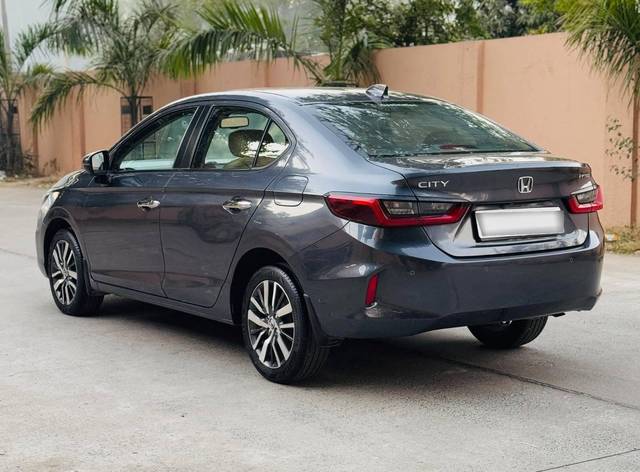 https://images10.gaadi.com/usedcar_image/4546866/original/processed_9372aa69a8b06117e6b3e6cdda3dd947.jpg?imwidth=6402