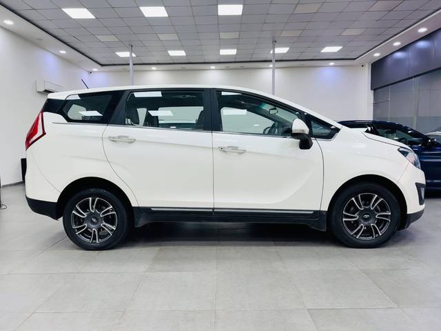 https://images10.gaadi.com/usedcar_image/4546870/original/cf706f83e181612a4872d24474f55923.jpg?imwidth=6401