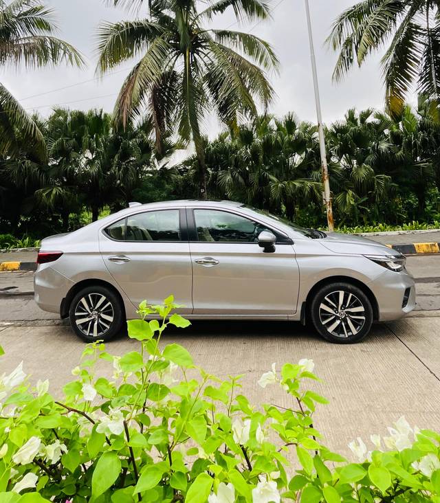 https://images10.gaadi.com/usedcar_image/4546879/original/3b47dfbace20570e669fe6fb3263a1e3.jpeg?imwidth=6401