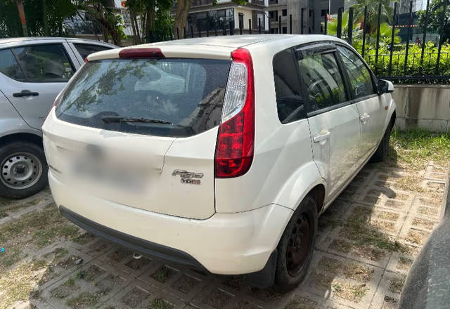 https://images10.gaadi.com/usedcar_image/4546880/original/a2e5f752-b2a3-4dbc-b57e-ce7dbf9705cd.?imwidth=6402