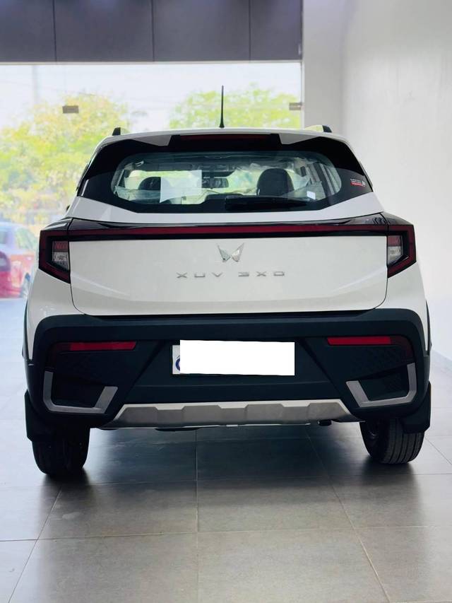 https://images10.gaadi.com/usedcar_image/4546885/original/processed_4927f6d53b17aeb71ea8d82e8b1a214a.jpg?imwidth=6402