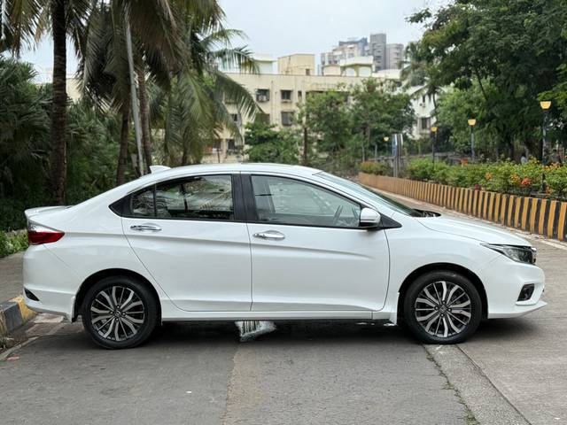 https://images10.gaadi.com/usedcar_image/4546888/original/979ac3fd113f26312802c49e305c4126.jpeg?imwidth=6401