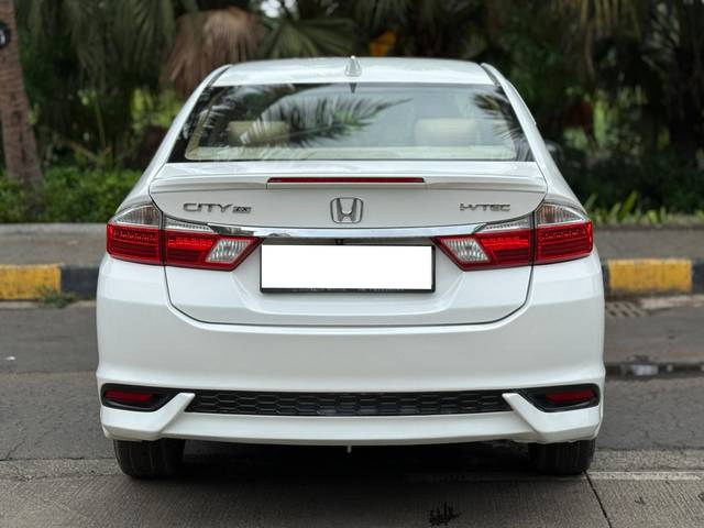 https://images10.gaadi.com/usedcar_image/4546888/original/processed_386f159afbd38ac4b7e21fbb34c80299.jpeg?imwidth=6402