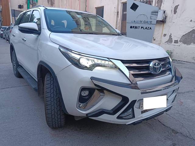 https://images10.gaadi.com/usedcar_image/4546898/original/processed_ddc67d861c76083a49ded193b2966d25.jpg?imwidth=6401