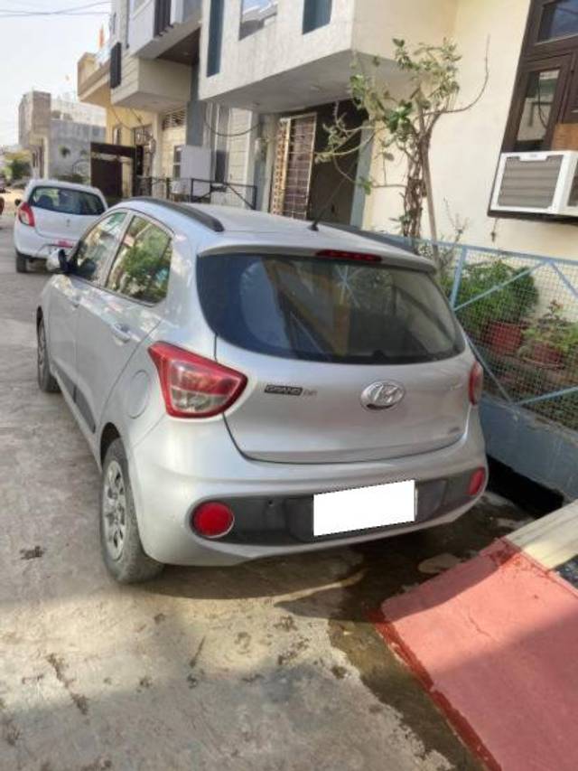 https://images10.gaadi.com/usedcar_image/4546903/original/processed_10fd0d68-e673-44f3-9d22-276d278cb398.jpg?imwidth=6401