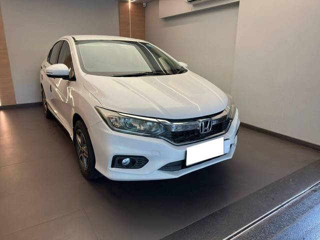 https://images10.gaadi.com/usedcar_image/4546961/original/processed_a59a2a0c1a27643332e57237697e12f6.jpeg?imwidth=6400