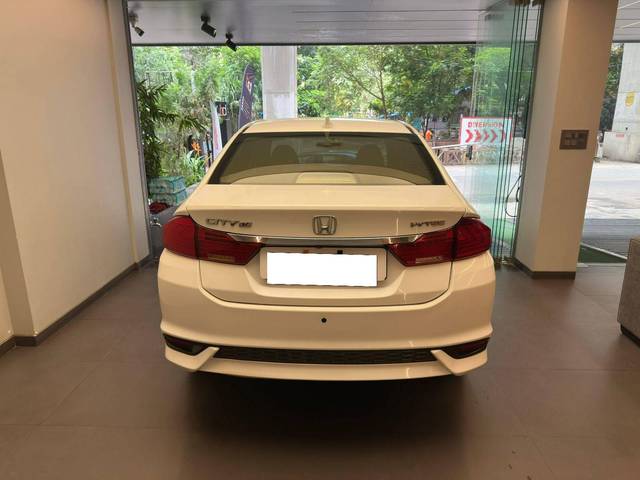 https://images10.gaadi.com/usedcar_image/4546961/original/processed_c7f442eb125cf6b6bd00db5555c4a56e.jpeg?imwidth=6401