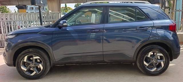 https://images10.gaadi.com/usedcar_image/4546966/original/processed_9ef381c35e79676066d57763edb1cd6b.jpeg?imwidth=6402