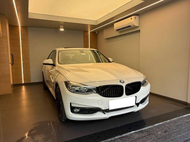 https://images10.gaadi.com/usedcar_image/4546975/original/processed_64112bed7e74f0894a0199be25c17cfc.jpeg?imwidth=6401