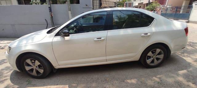 https://images10.gaadi.com/usedcar_image/4546979/original/processed_17fd3c720697922d5317219e7e61dc16.jpg?imwidth=6402