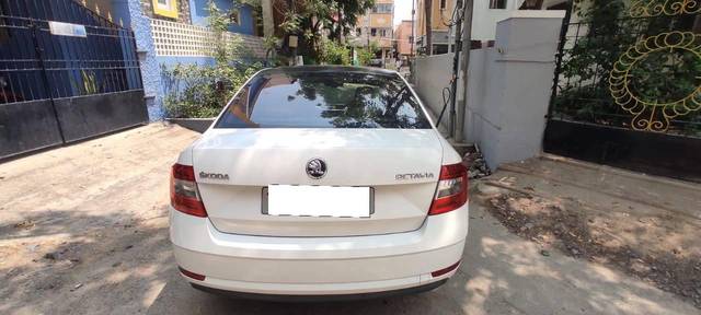 https://images10.gaadi.com/usedcar_image/4546979/original/processed_942b9fdc25f1c3c6397bc626cc822ab2.jpg?imwidth=6401