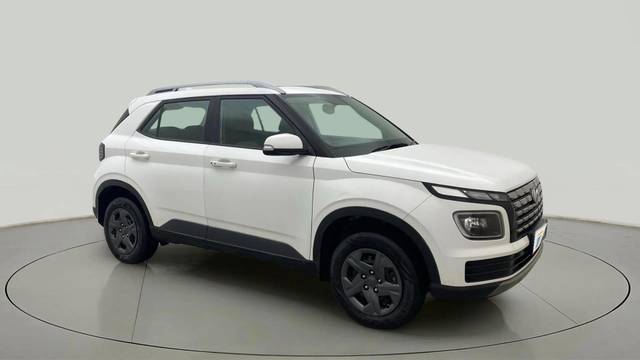 https://images10.gaadi.com/usedcar_image/4546994/original/e6d295aef15fe6db39a7e9ac6b40ba99.jpg?imwidth=6400