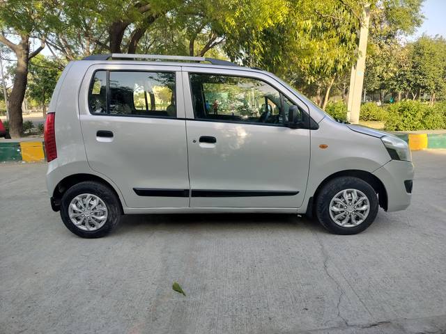 https://images10.gaadi.com/usedcar_image/4547052/original/a966a6d8f36381d01ef6e5f7e8fea8fc.jpg?imwidth=6401