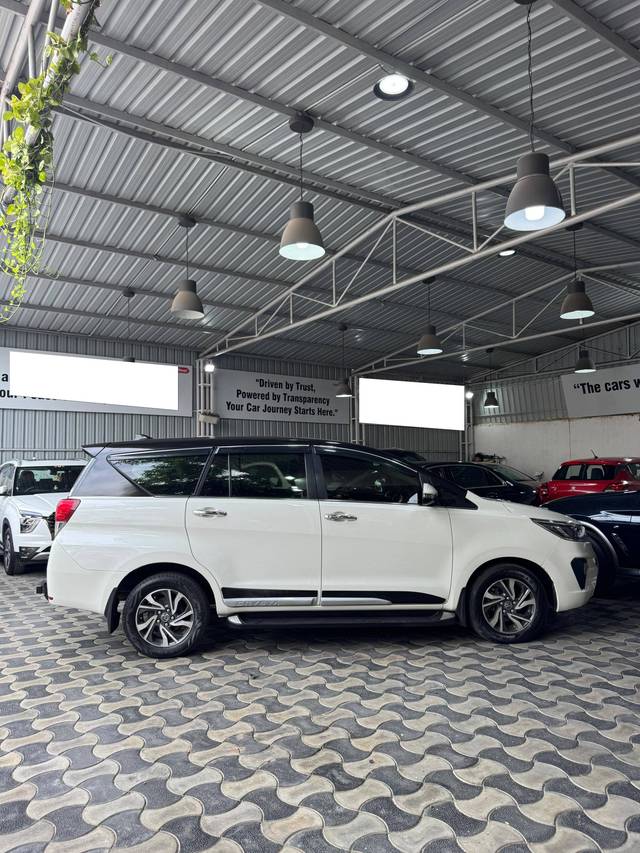 https://images10.gaadi.com/usedcar_image/4547054/original/processed_ccfc327335b7369804b7ccb16d1f6bc3.jpg?imwidth=6401