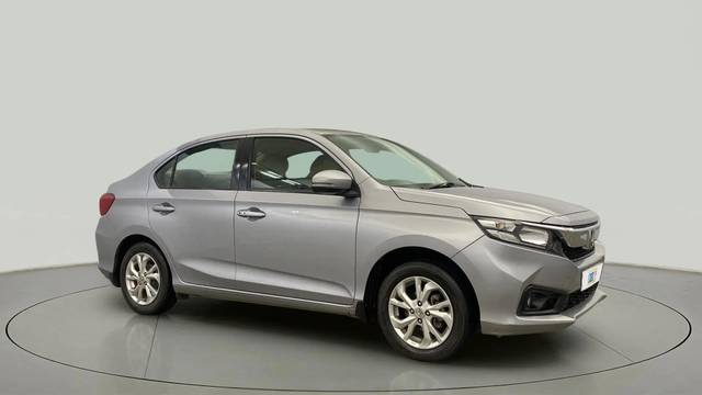 https://images10.gaadi.com/usedcar_image/4547068/original/ce37eecfaa1a18036e84a12e9c5298ba.jpg?imwidth=6400