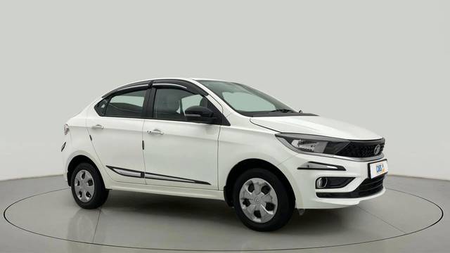 https://images10.gaadi.com/usedcar_image/4547090/original/e2d02e1d73546f21bb4b936bbf0d21d9.jpg?imwidth=6400